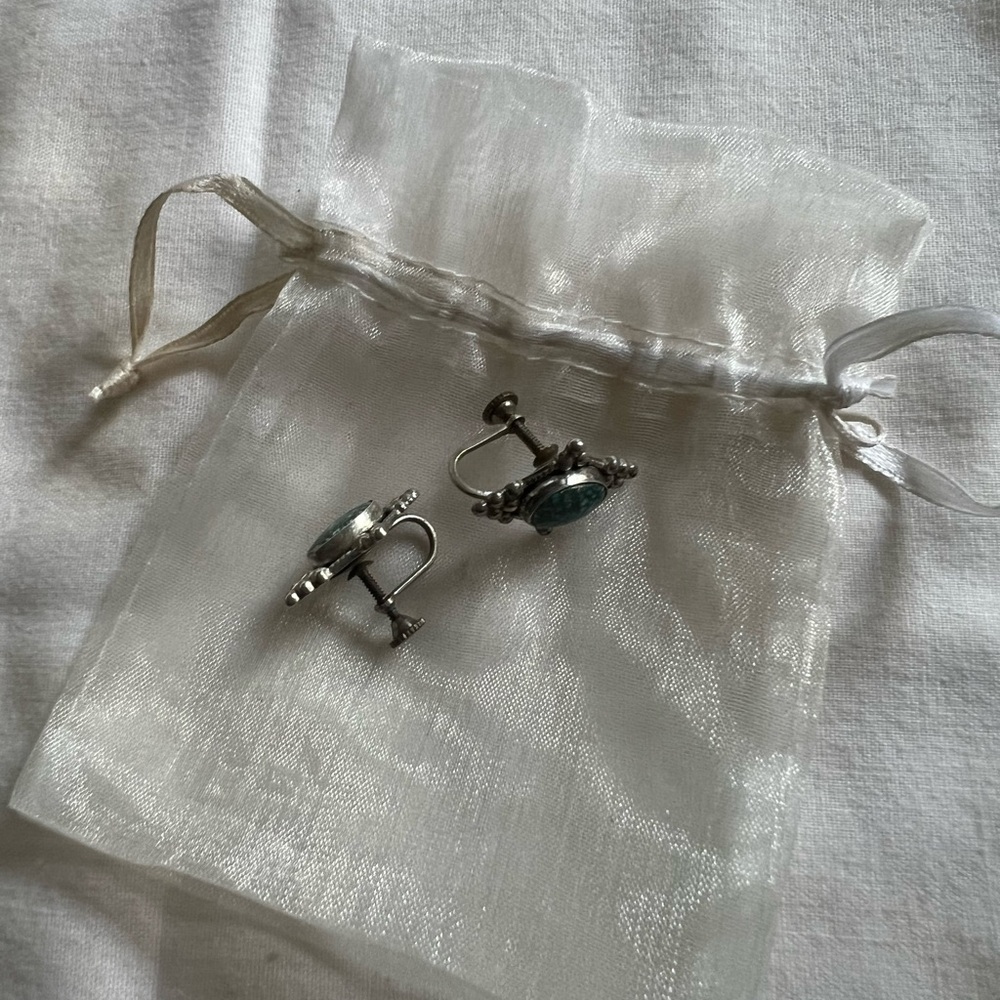Elegant Vintage Sterling Silver and Turquoise Earrings - Picture 6 of 6